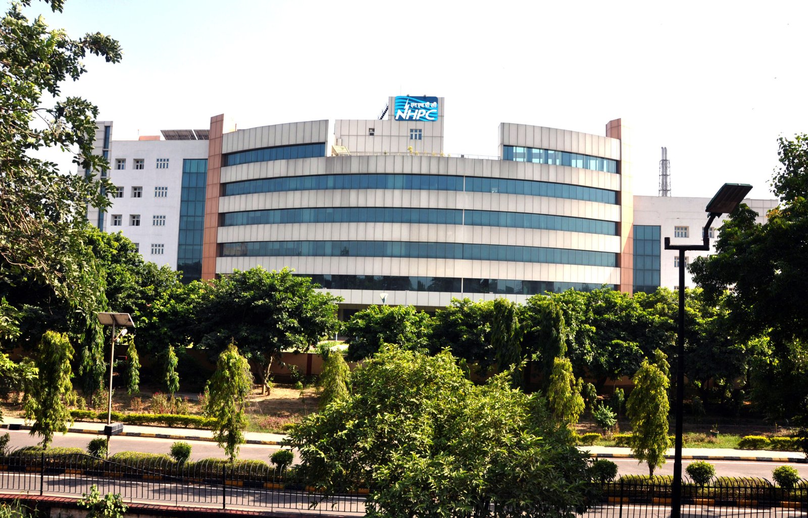 nhpc share price